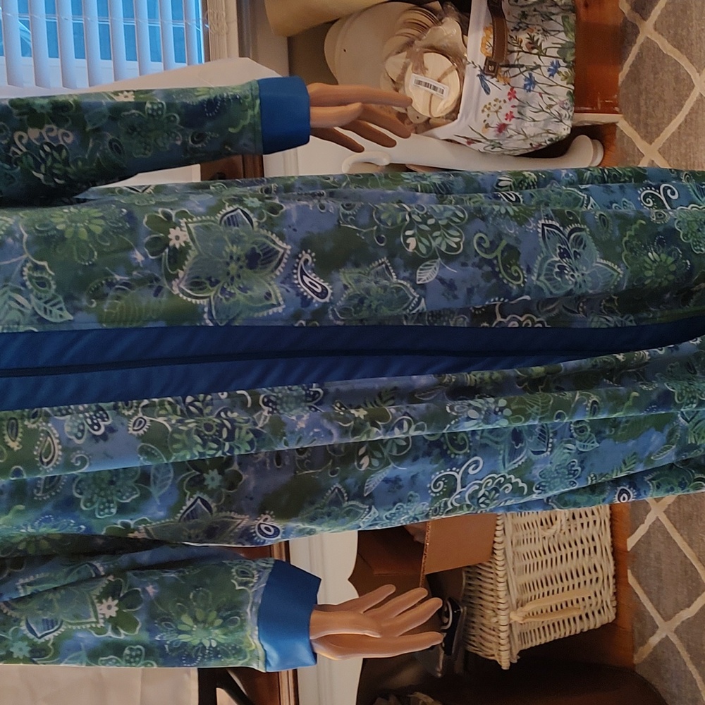 Ladies bathrobe, 💯 polyester - Picture 5 of 7